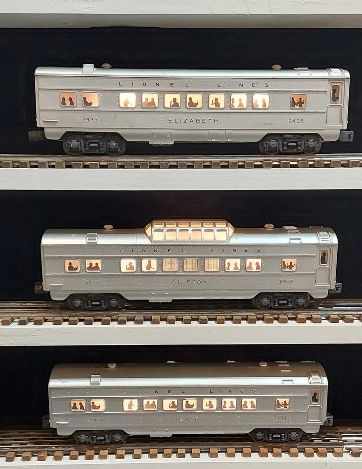 3 diff Lionel passenger cars, #2432 2434 2435-red letters, postwar, work great! - Image 1 of 4