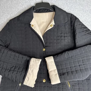 Chaqueta Fitz-Wright Para Mujer Talla XL Acolchada Reversible Negra Crema Broches Dorados Usada en Excelente Condición - Imagen 1 de 10