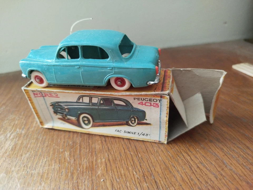 Norev Peugeot 403 Châssis Métal Boite origine Français Modèle Réduit  - Photo 1/4