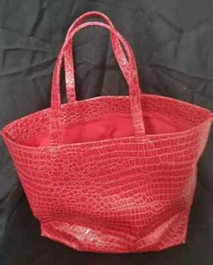 BATH & BODY WORKS extra große Beuteltasche Kunstleder Kroko Reise Seesack Handtasche ROT - Bild 1 von 6