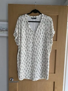 Yours - Ladies Tunic Size 20 New Without Tags capped sleeves - Picture 1 of 5