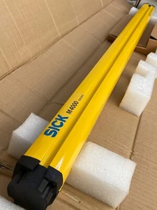 SICK / Safety Light-Beam Sensor / M40E-043000RR0 - Picture 1 of 11