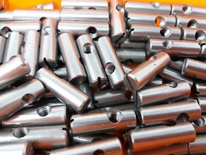 Pack 4 x M6 Cross Dowel Barrel Nuts Chair Bed Cot Bolts 30mm Longitud C146 - Imagen 1 de 2