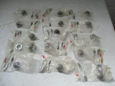 NUEVO LOTE DE 15 Schlage Ives Antiguo Latón Pared Parachoques Puerta Tope Montaje en Pared Foto 1 de 4