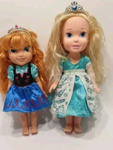 Menge 2 Disney Frozen Puppen Set Anna und Elsa mit Outfit Spielpuppe 12" & 10" - Bild 1 von 9
