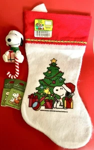 Peanuts SNOOPY Santa Weihnachtsstrumpf mit HALTER & 2 Stück Punze GESCHENKANHÄNGER - Bild 1 von 6