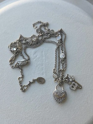 COLLAR JUICY COUTURE CORAZÓN PAVÉ J & CORONA Foto 1 de 4