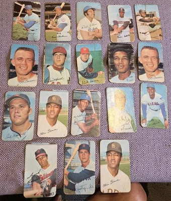 LOT OF (18) 1970 & 1971 TOPPS BASEBALL SUPER CARDS . YAZ, F ROBINSON DAVIS  - Image 1 of 4