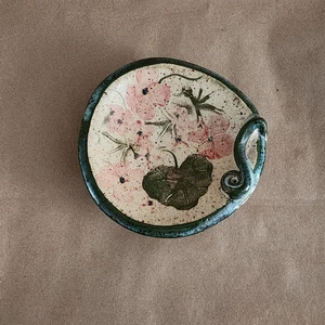 Vintage Studio Art Pottery Trinket Dish Hand Painted Leaves Artist Signed - Picture 1 of 15