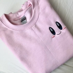 Sudadera con Capucha Camiseta Cuello Redondo Bordada Inspirada en Manga Anime Personalizada - Imagen 1 de 10