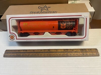 Bachmann 76901 HO Canadian 4 Bay Cylindrical Grain Hopper Govt. of Canada MIB - Image 1 of 4