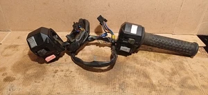 Interruptor de manillar Yamaha FZR600 3HE 1989-1993 LH y RH leer descripción envío y devolución gratuitos - Imagen 1 de 12