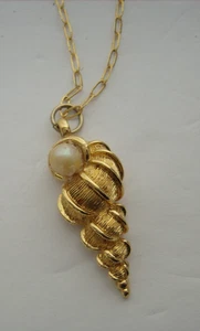 Selten Vintage Monet 24 Zoll groß goldfarben Muschel Muschel Kunstperlen Anhänger Halskette Küste - Bild 1 von 6