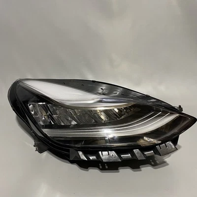 TESLA MODEL 3 HEADLIGHT RIGHT PASSENGER LED 1077372-00-L 2017 2018 2019 2020 OEM Foto 1 de 4