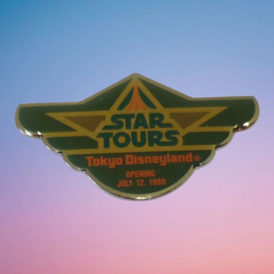 Prendedor de colección Star Tours Disney Tokio Disneyland apertura alas piloto 1989  Foto 1 de 2