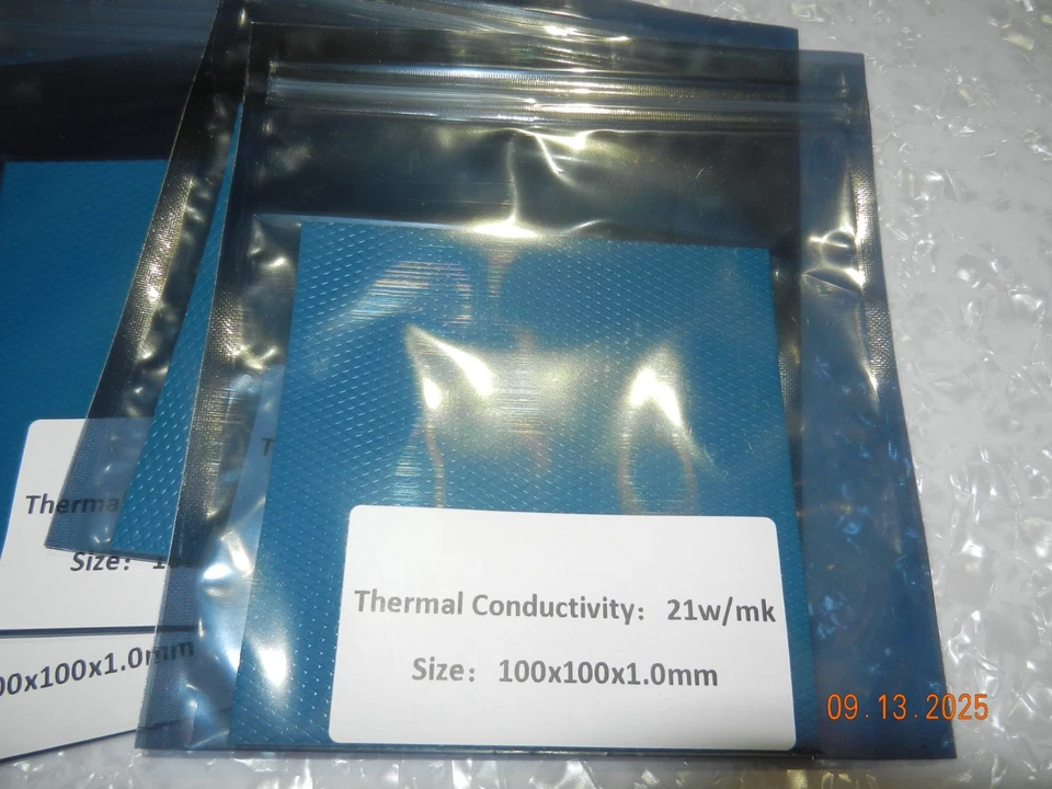 Almohadillas conductoras térmicas de silicona 100 mm x 100 mm x 1 mm para GPU/RAM/Disipador de calor Foto 1 de 1