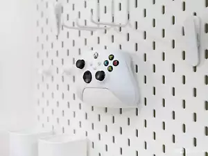 Xbox Controller Stand for IKEA SKÅDIS Pegboard - Picture 1 of 5