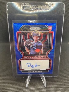 2022 PANINI PRIZM AUTO Nazionali RILEY ADAMS FIRMATO RC AUTOGRAFO RARO /50 Blu - Foto 1 di 4
