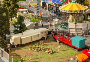 Edificios a escala HO - 140480 - Juego de vagones de recinto ferial I - Kit - Imagen 1 de 3