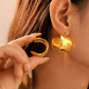 2 Farben Damen 18K vergoldet C Form Runde Huggie Creolen Ohrstecker poliert - Bild 1 von 7