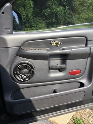 Dodge 1500 2004 paneles de puerta con altavoces Blaupunkt Foto 1 de 4