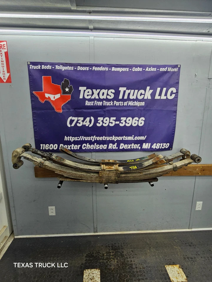 Muelles de hoja traseros Ford F250 F350 Super Duty 2011-2016 con sobrecargas superiores dobles  Foto 1 de 4