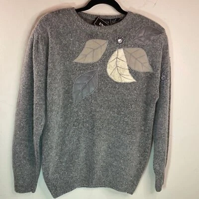 Vintage DeadStock UNO& UNA Silk Angora Rabbit Blend Beaded Leaf Accent Sweater - Изображение 1 из 4