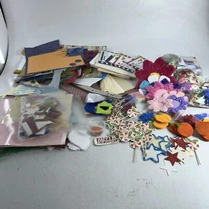 Lote de manualidades surtidas restos de papel para álbumes de recortes, recortes de piezas de espuma, etc. - Imagen 1 de 18