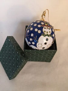 Cloisonne Emaille Schneemann Kugel Christbaumschmuck mit Box blau weiß gold 2,5" - Bild 1 von 11