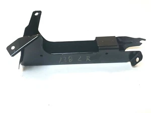 2005-2011 MERCEDES SLK350 LEFT REAR QUARTER PANEL MOUNT BRACKET OEM A1716390131 - Picture 1 of 6