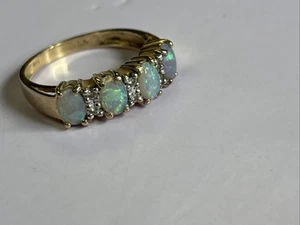 Anello opale in oro giallo 14 kt con accenti di diamanti ~ misura 6 ~ 2,5 grammi ~ LEGGI DES - Foto 1 di 13