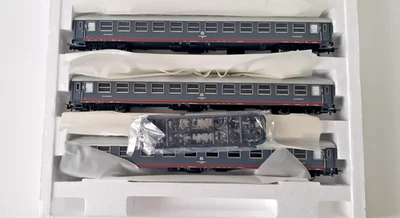 Rivarossi HR4001 FS set 3 carrozze FS Uic X livrea grigio ardesia filetto rosso - Immagine 1 di 4