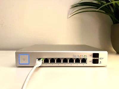 Ubiquiti Networks UniFi US-8-150w 8-Port PoE Gigabit Switch | NEXT-DAY SHIPPING - Image 1 of 4