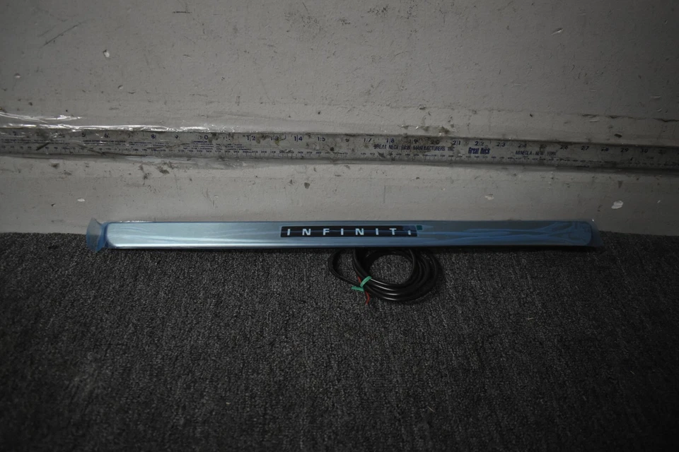 Infiniti QX60 2015-2018 BASE ILUMINADA PLACA DE PATADA FABRICANTE DE EQUIPOS ORIGINALES Foto 1 de 4