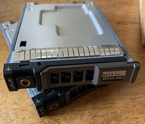 Two Dell 200GB 2,5" SATA III 6G SFF THNSF8200CCSE 0X1RMG SSD - Afbeelding 1 van 2