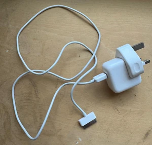 Original offizielles Apple 10W Netzladegerät + USB Kabel für älteres iPad iPhone iPod - Bild 1 von 4