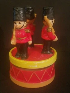 TESTED GOOD Vintage Sankyo Ceramic Toy Soldiers On Drum Rotating Music Box - Picture 1 of 11