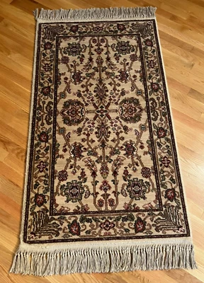 Karastan Wool Rug Style Agra ~ Pattern 700/704 2ft 6in X 4ft 3in - Image 1 of 4