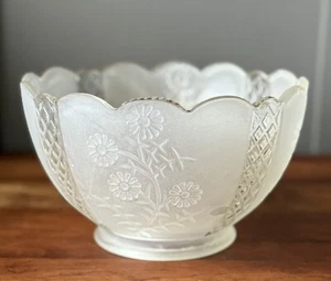 Vintage Victorian Daisy Pressed Scalloped Oil Lamp Shade - Picture 1 of 5