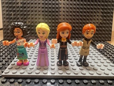 Lote de minifiguras de princesas lego disney. Encanto congelado enredado. Juguetes.  Foto 1 de 3
