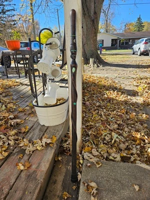 Bastão de caminhada/cana antiga africana esculpida à mão pedras turquesa  - Imagem 1 de 4