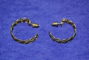 Par de aretes antiguos vintage en tono dorado de aproximadamente 1-1/8" de diámetro - Imagen 1 de 3