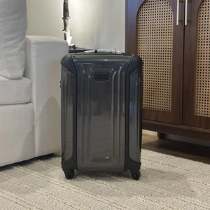 Tumi Vapor 22” International Carry-On Hardcase Spinner Luggage Black NWT $675 - Picture 1 of 10