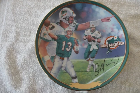 Dan Marino Miami Dolphins, “Field General " Bradford Collectors Plate Cover