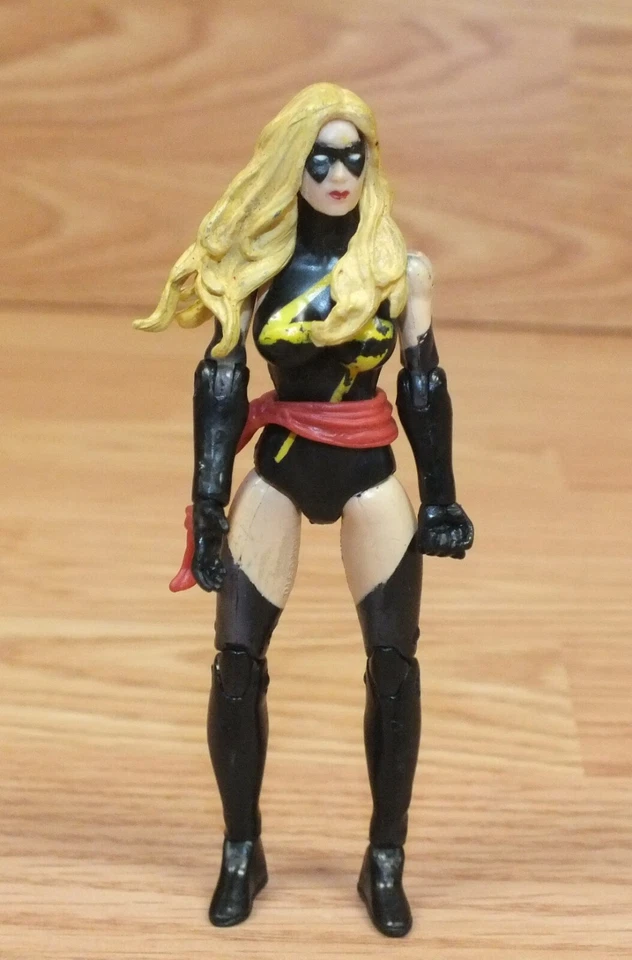 Figura de Acción Marvel Universe 3 3/4" Serie 3 Ms. Marvel Traje Negro **LEER**  Foto 1 de 4
