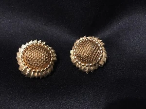 Vtg Unsigned Gold Tone Round Sun Flower Clip on Earrings Pat. Pend Cute - Picture 1 of 9
