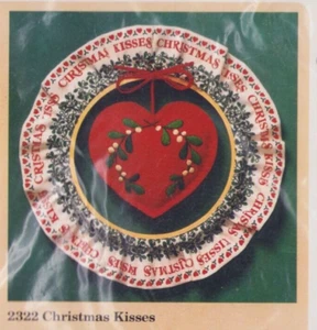 Christmas Heart Vintage Thread Embroidery KIT hoop, design, Fabric, Floss Thread - Picture 1 of 3