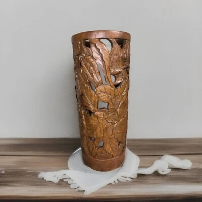 Hermosa lámpara tallada floral decoración de cabina rústica Foto 1 de 4