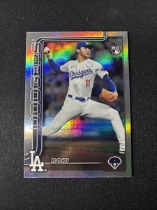 2025 Topps Serie 2 - Roki Sasaki #558 Rainbow Foilboard (RC) - Imagen 1 de 2