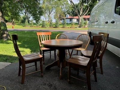 JUEGO DE COMEDOR PEDESTAL SUNSET TRADING 5 PIEZAS CON SILLAS FLEWBACK TBX4266-820-LO5PC Foto 1 de 4